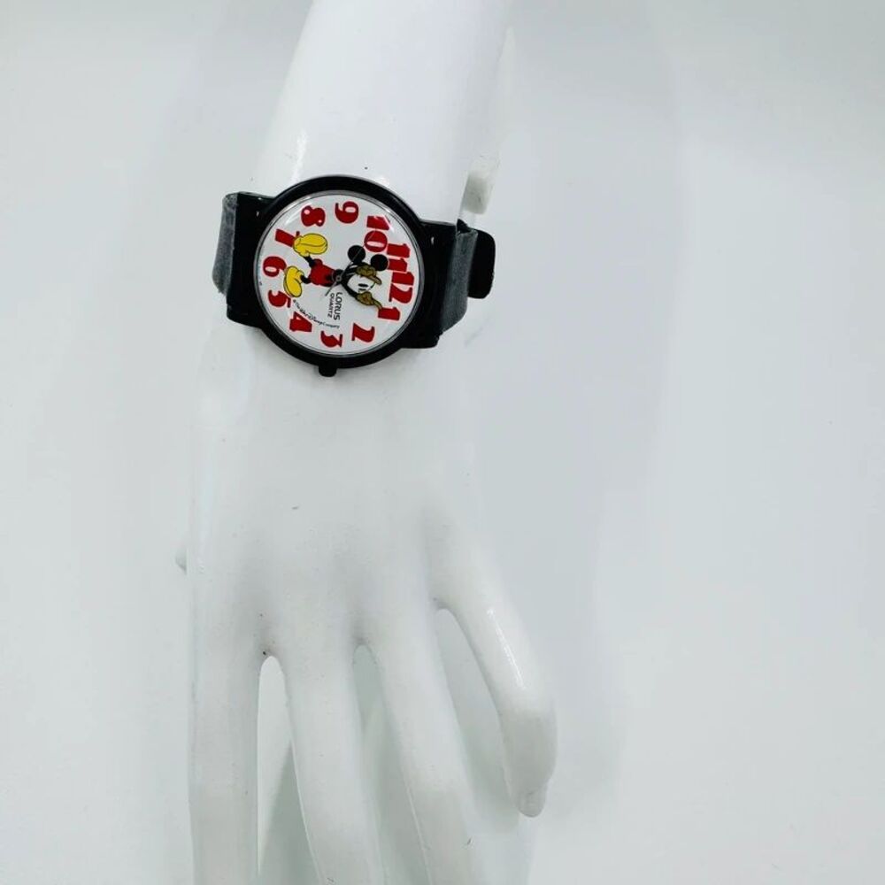 Vintage Lorus Disney Mickey Mouse Watch Black Case Red Numbers V518-8080 Seiko R